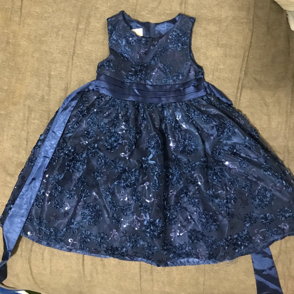 NWOT Girls party dress! Size 5. Make an OFFER!